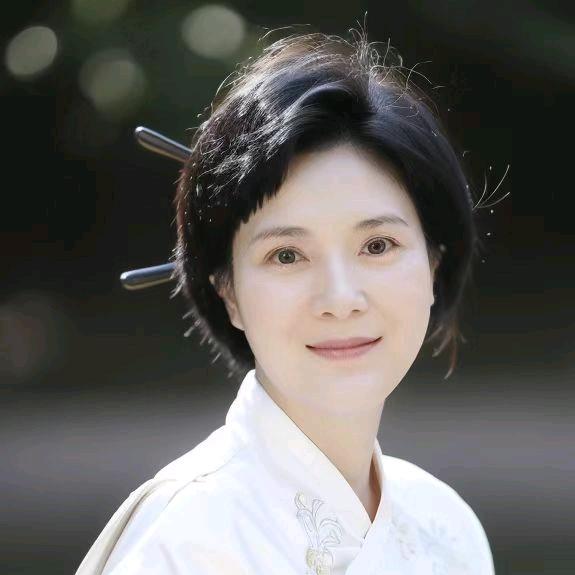 眼镜西施呀