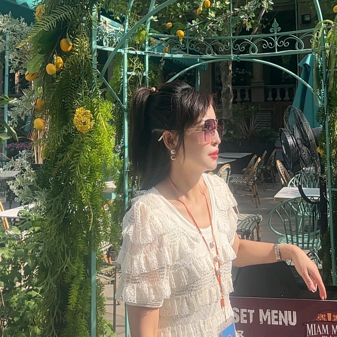 西昌依见钟情女装琴姐