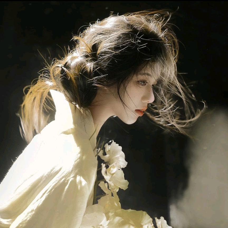 又瘦又美有钱健康可爱的幸运女孩我本人