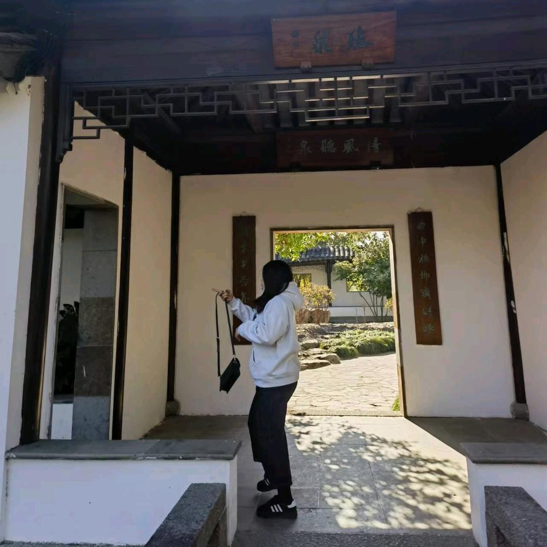 走路拽拽的崽儿