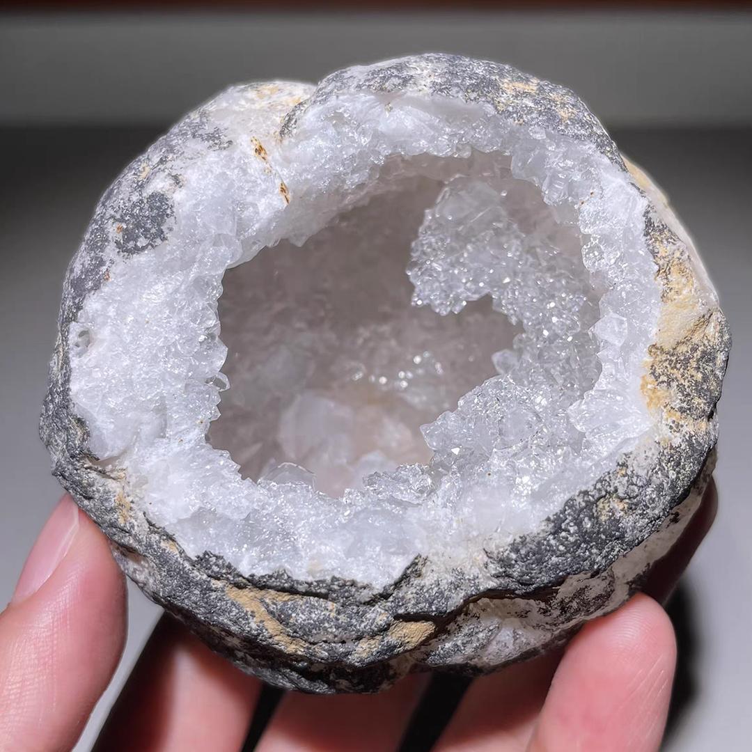 刘大美丽家的晶洞石