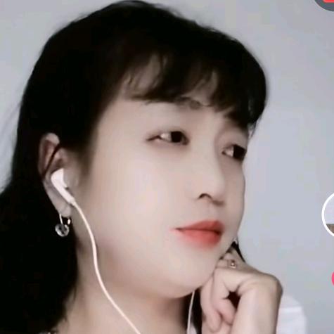 喜欢拍抖音的陈大姐