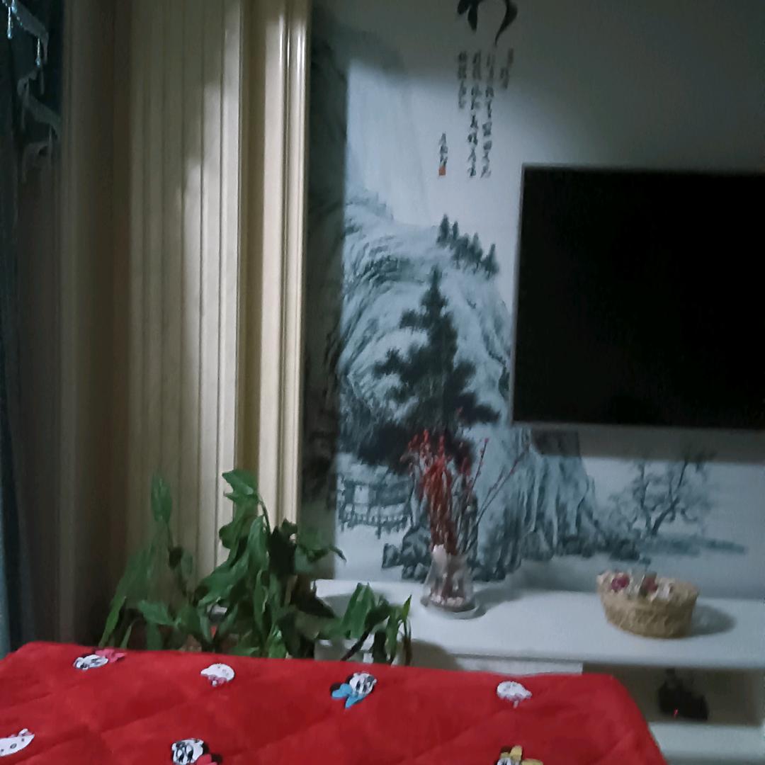 天上的白云。水中的船。