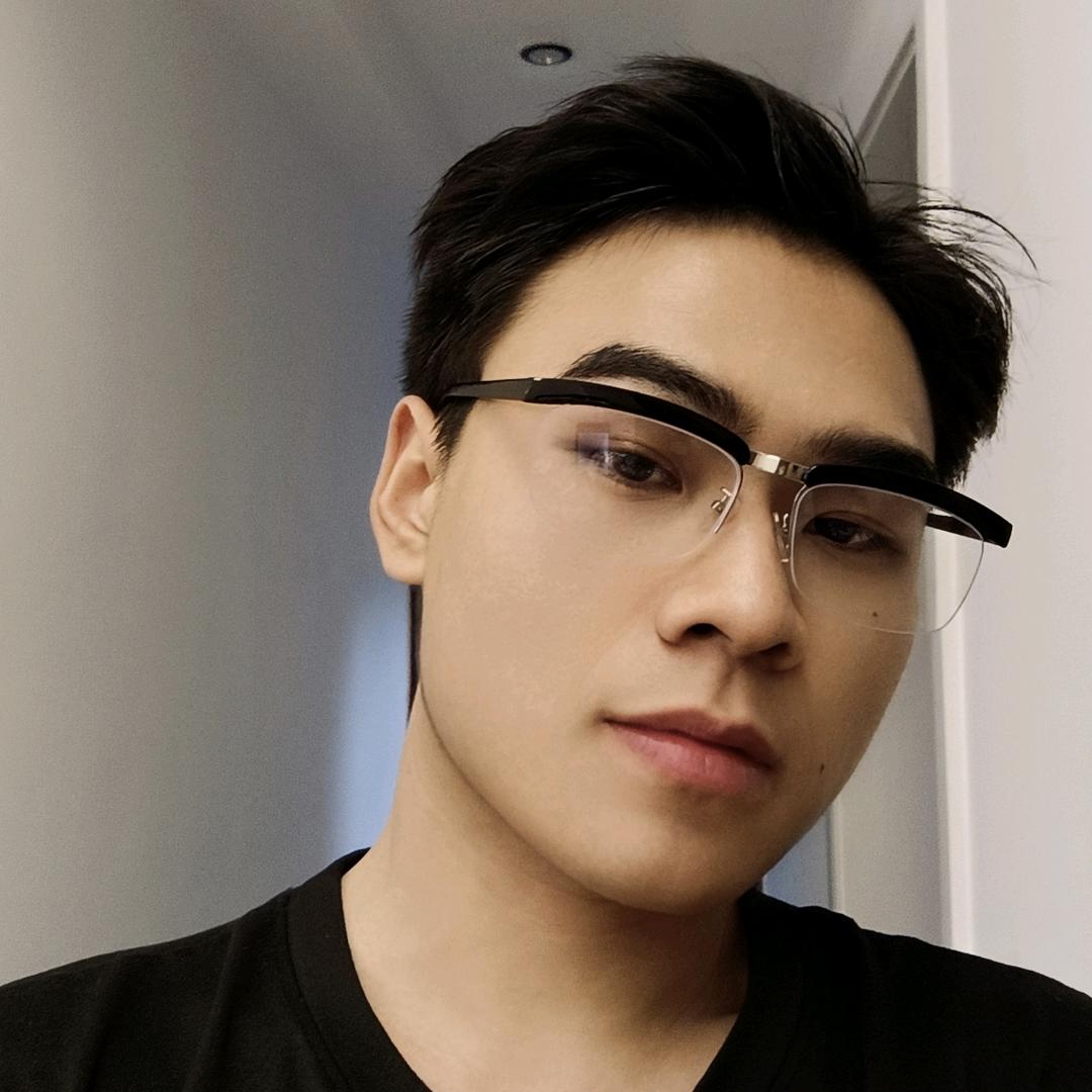 爱骑摩托的中介郭郭