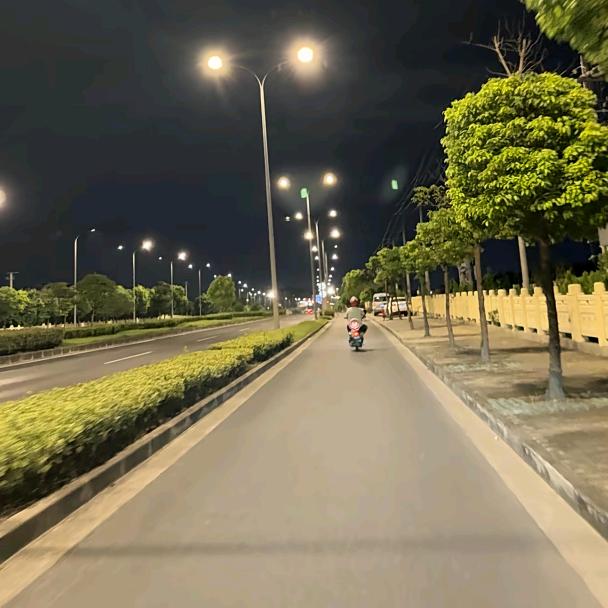 @布青初