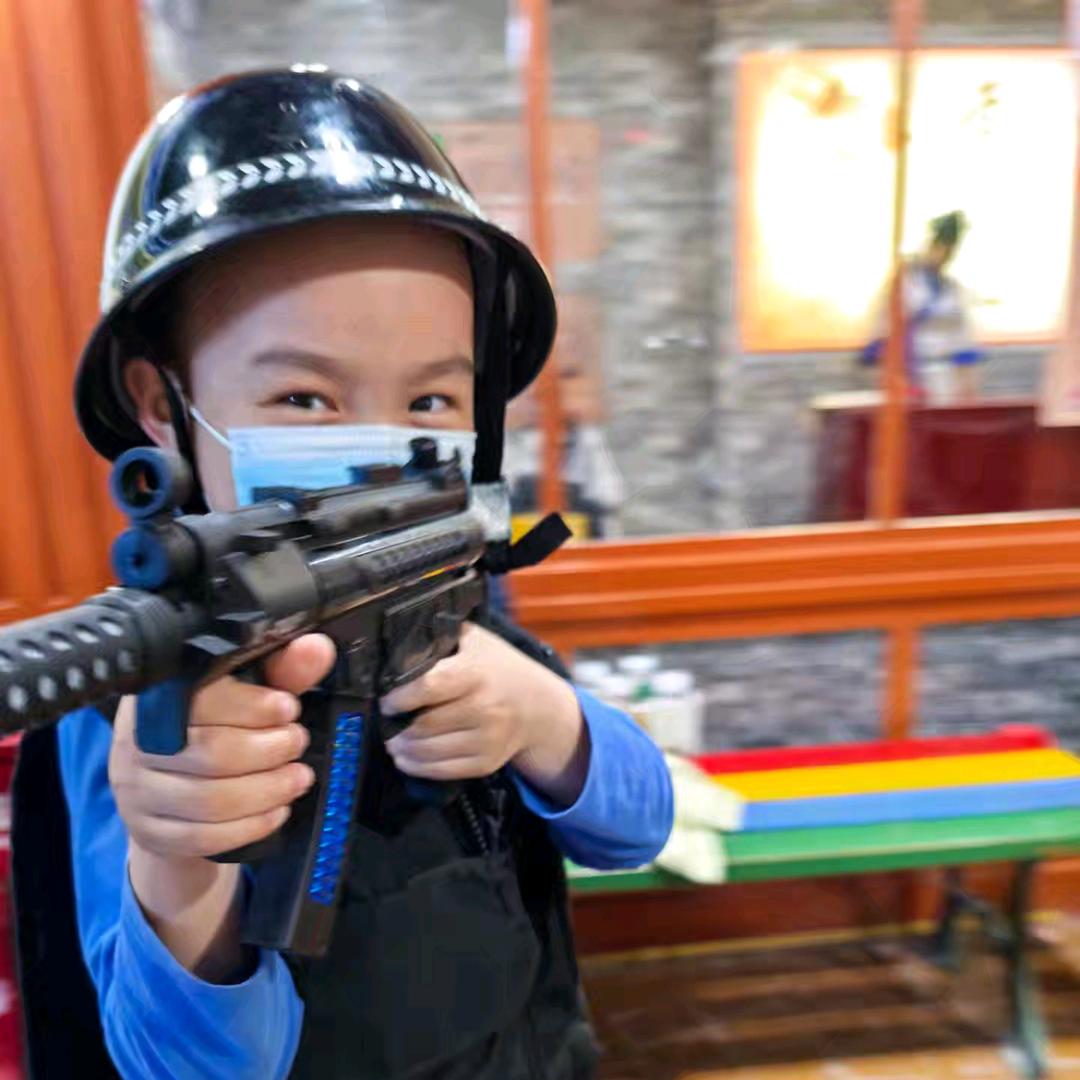 安安爱吃大汉堡