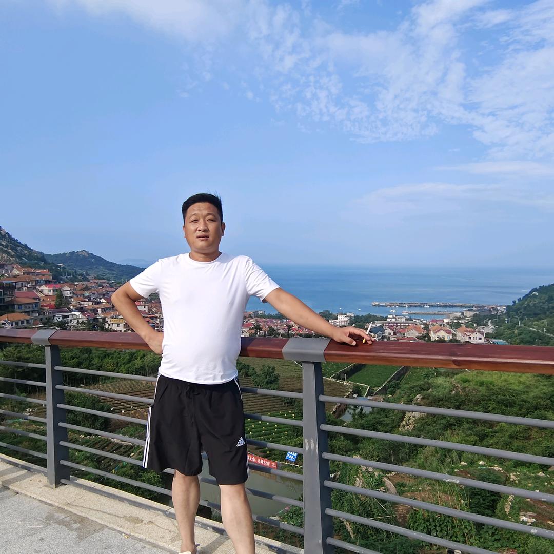 刘佳常年销售各种型号混凝土专业打地平