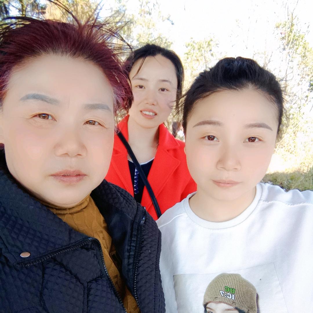 坚强的笑，