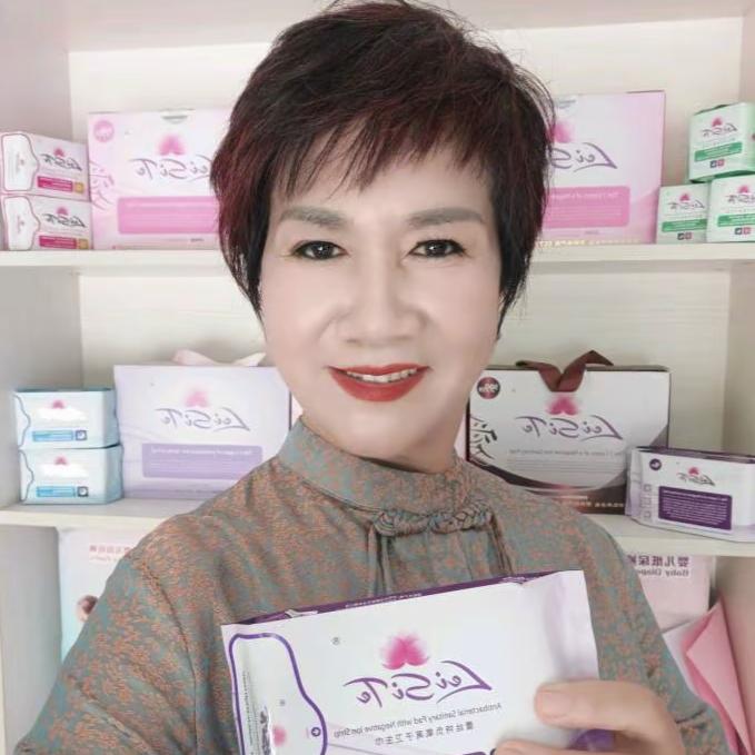 蕾丝特桂英