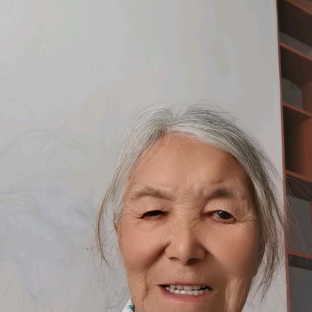 八旬奶奶的直播之旅