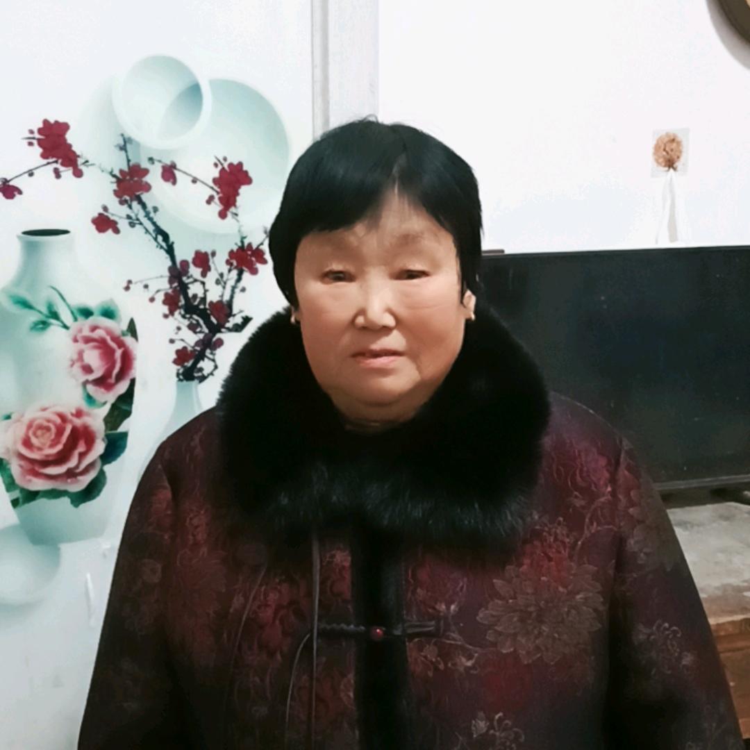 爱唱歌的老太太