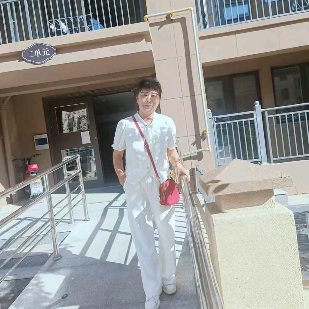 沂蒙莲姐爱唱歌