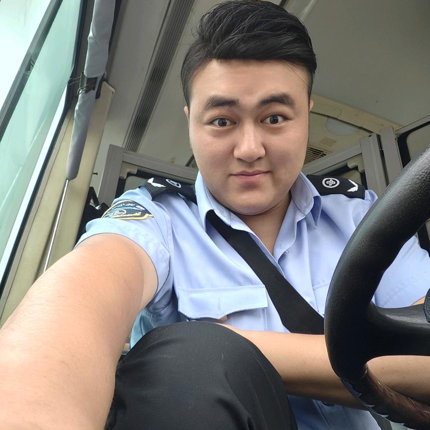 阿栋。（🚌🚌🚌）