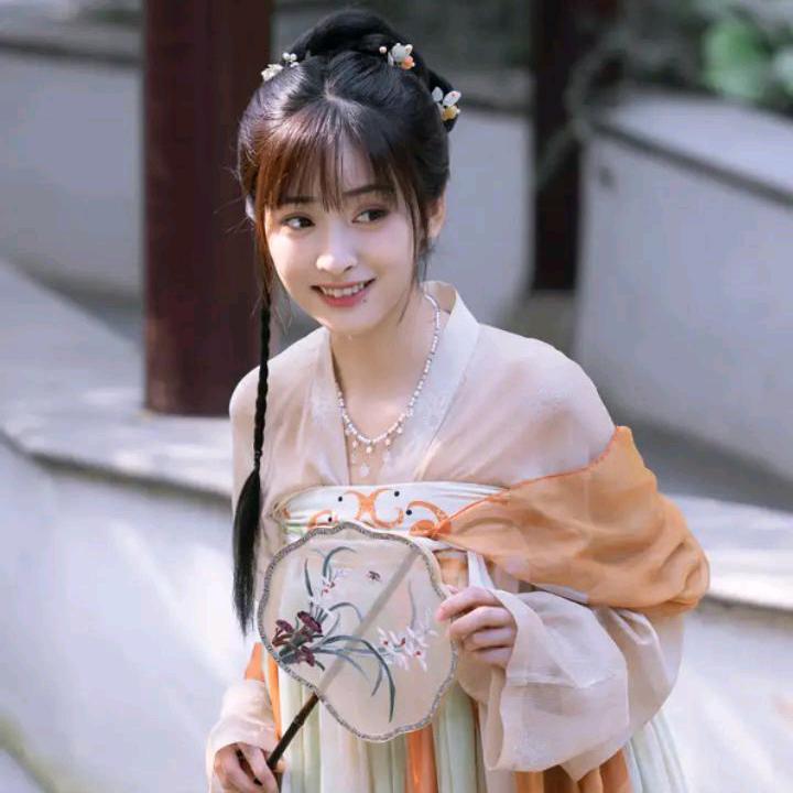@{(ಡωಡ) }兰姐