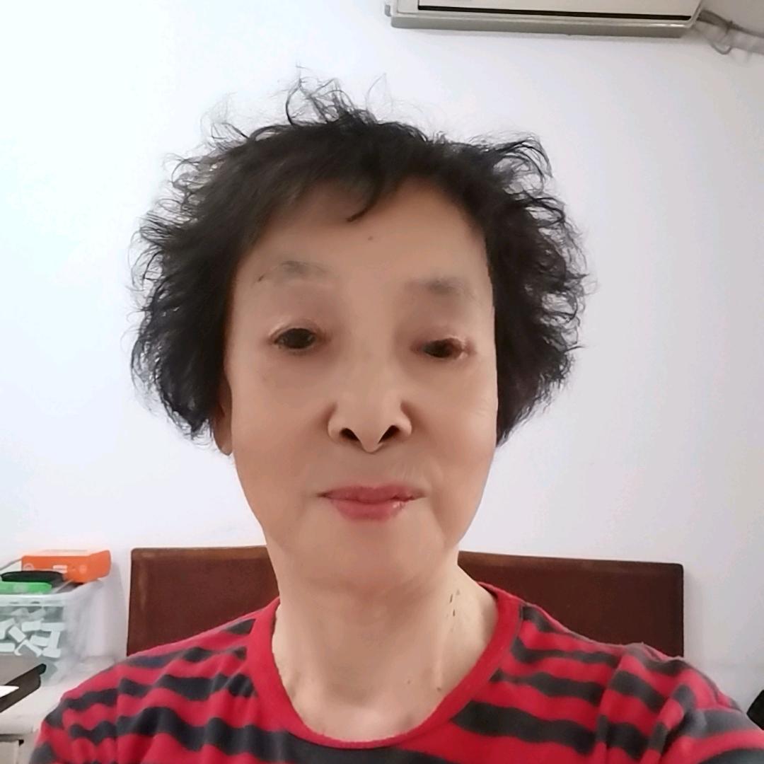 我的名字蓝蓝。