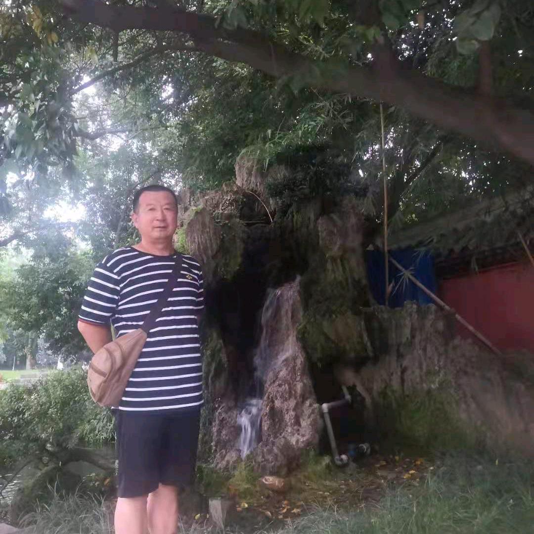 疯狂豹哥，踏着油门逛世界