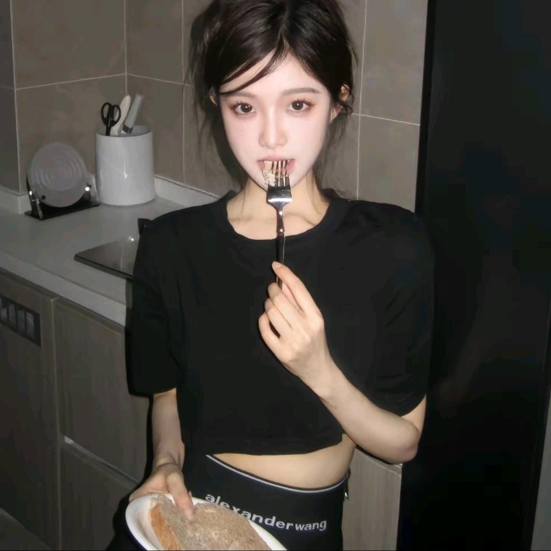 纟