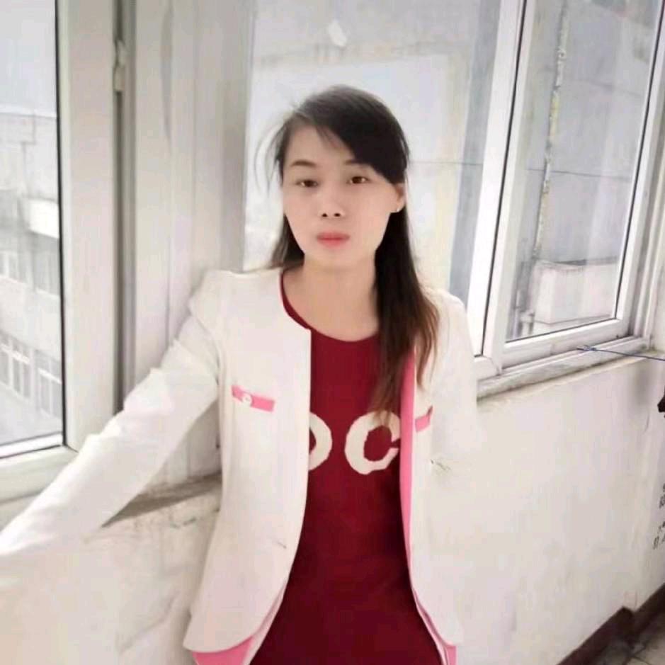 小小摆摊卖拾光悠味网红辣条