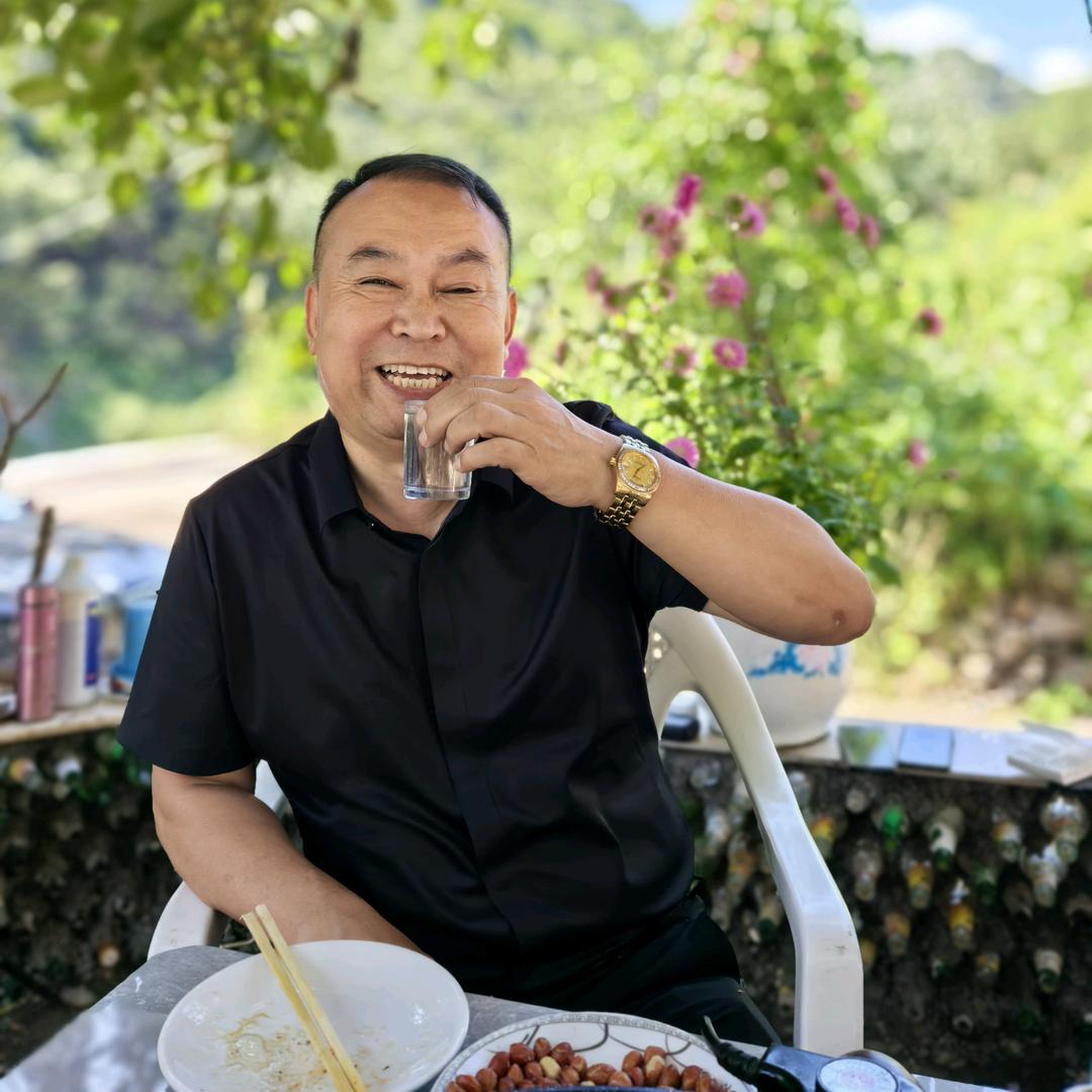 梁术文易县燕雄商贸有限公司