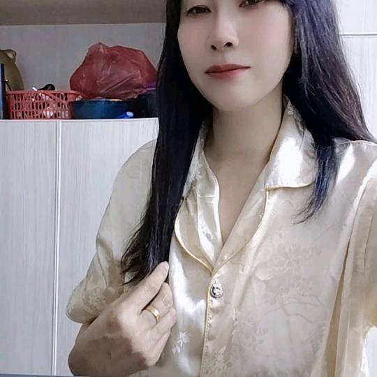 滟鴻