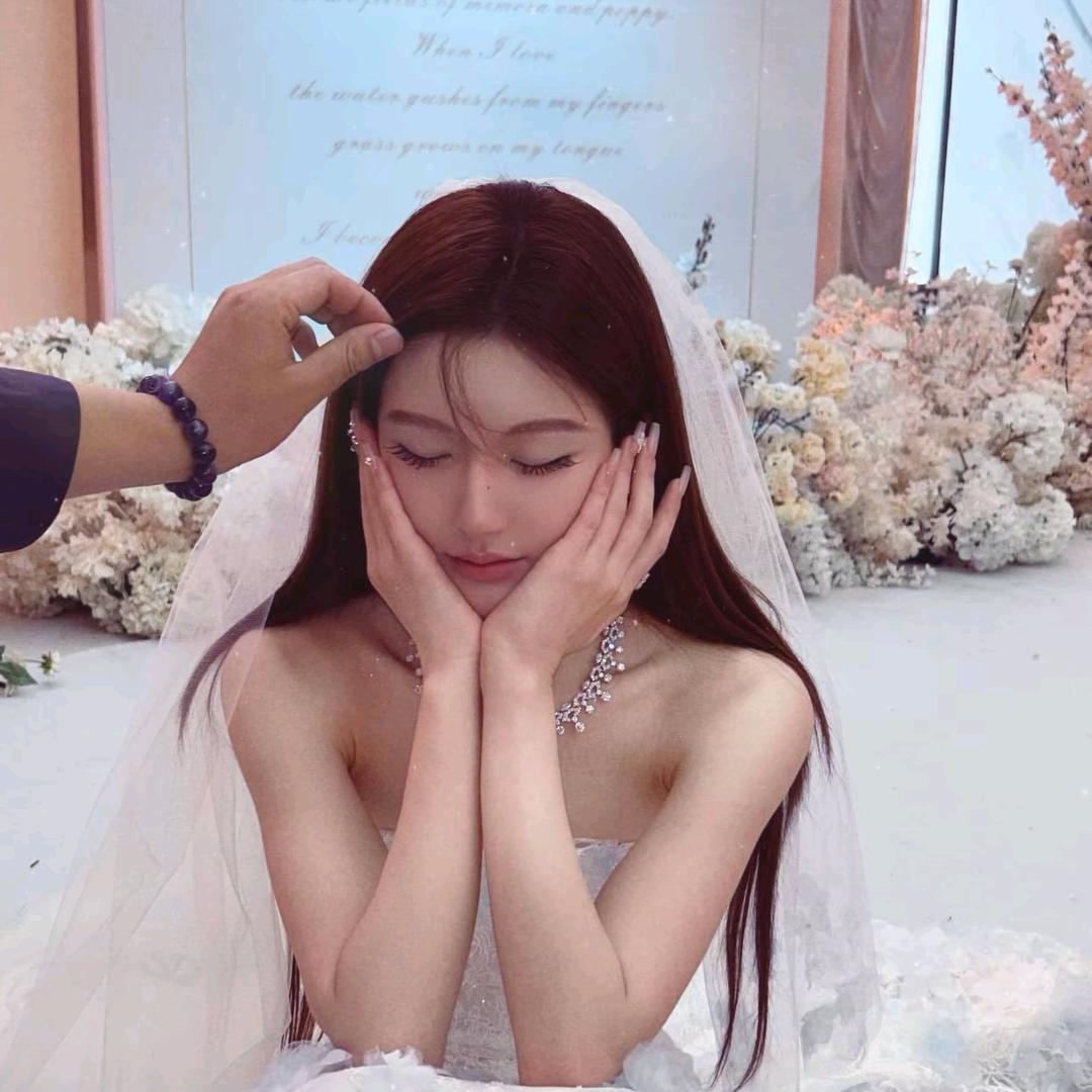 爱吃冰激凌的女孩