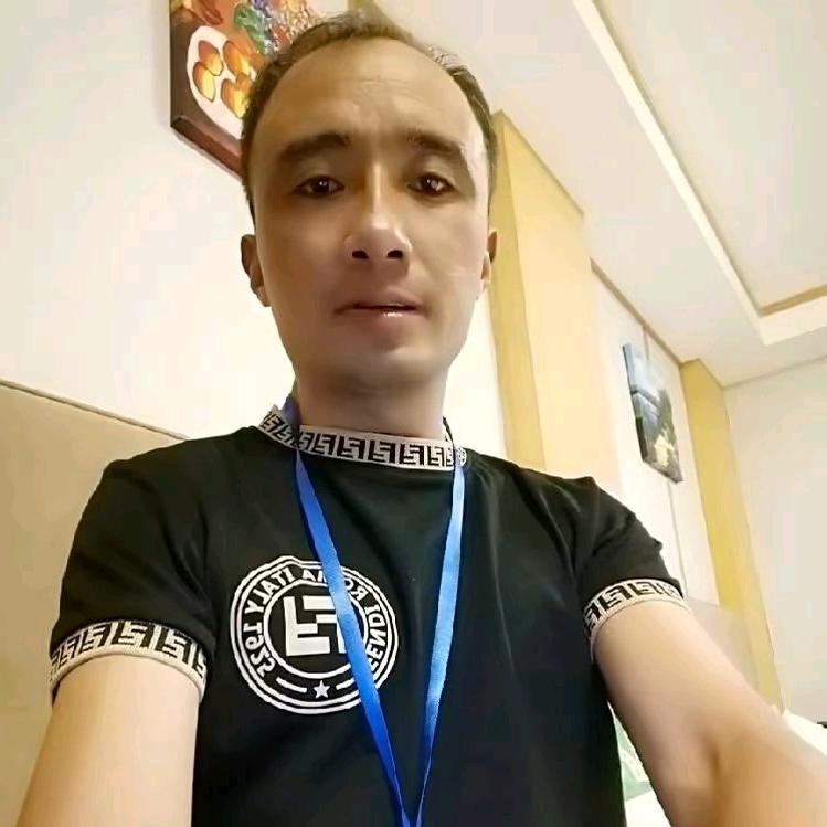 红伟