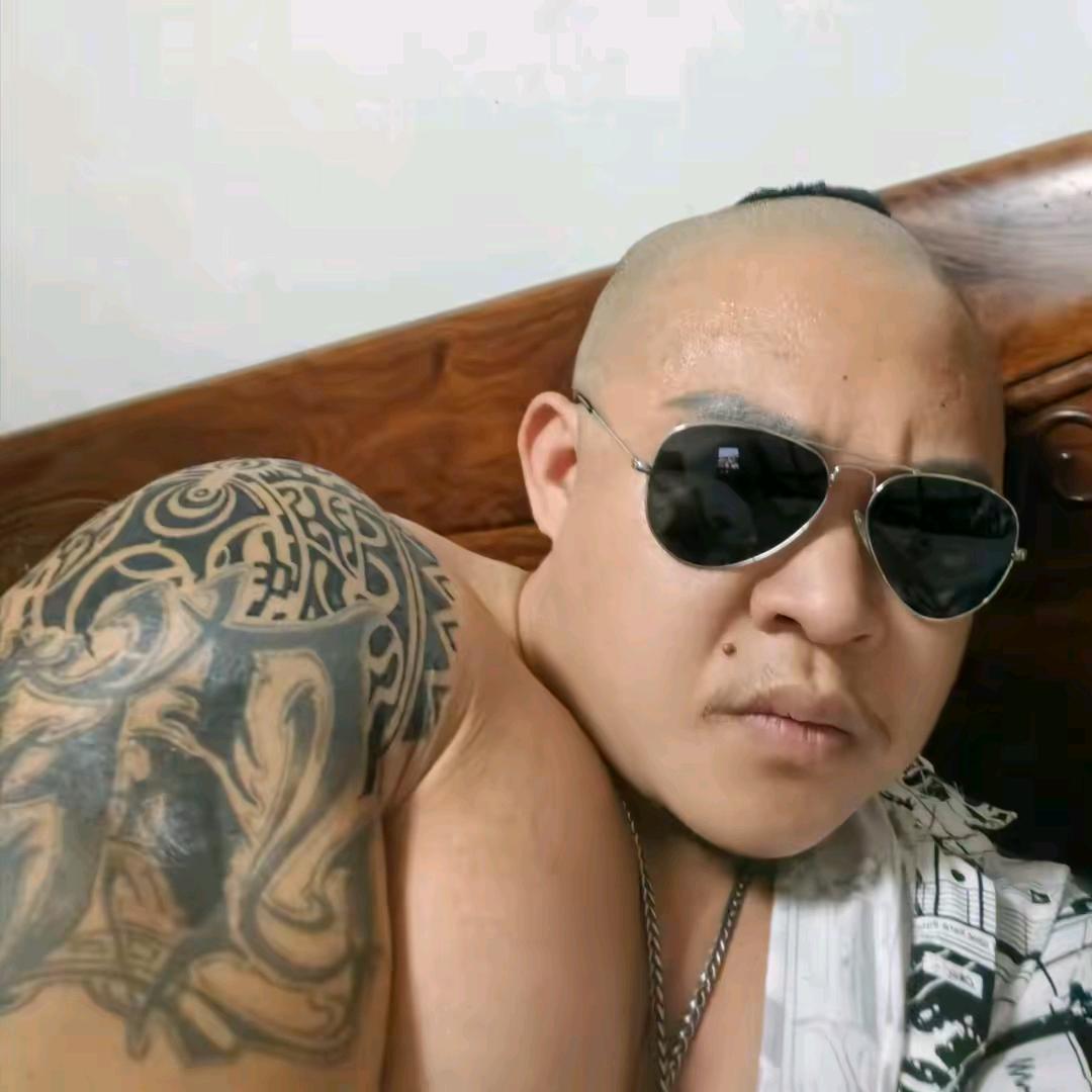 常熟硬汉阿诺铁汉柔情（迷人又反派的硬汉）