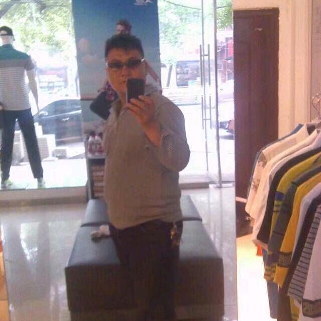 拉着板车看风景