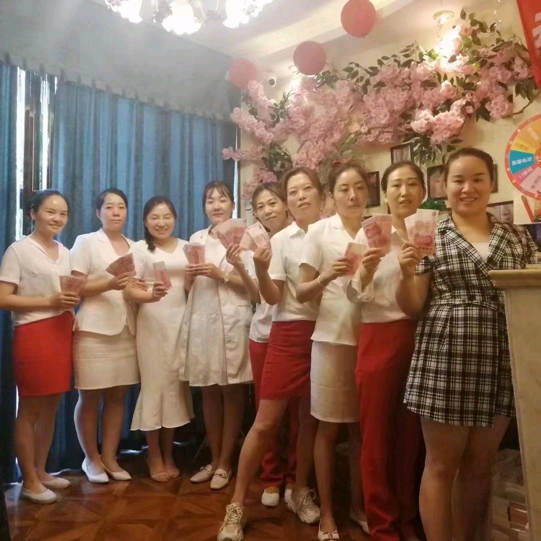 芊熠美业人（收小白学徒）高薪招聘美容师