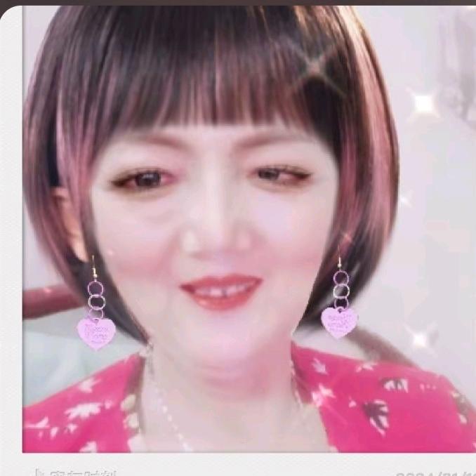 四月的牡丹红艳艳