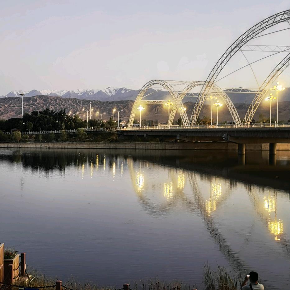 笑谈有鸿儒，往来无白丁