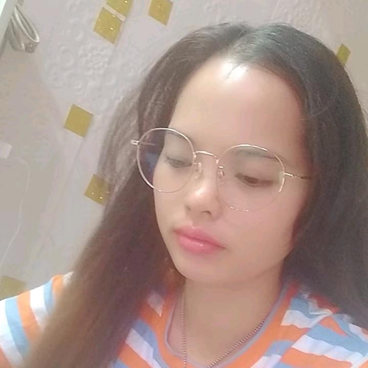 杨  双