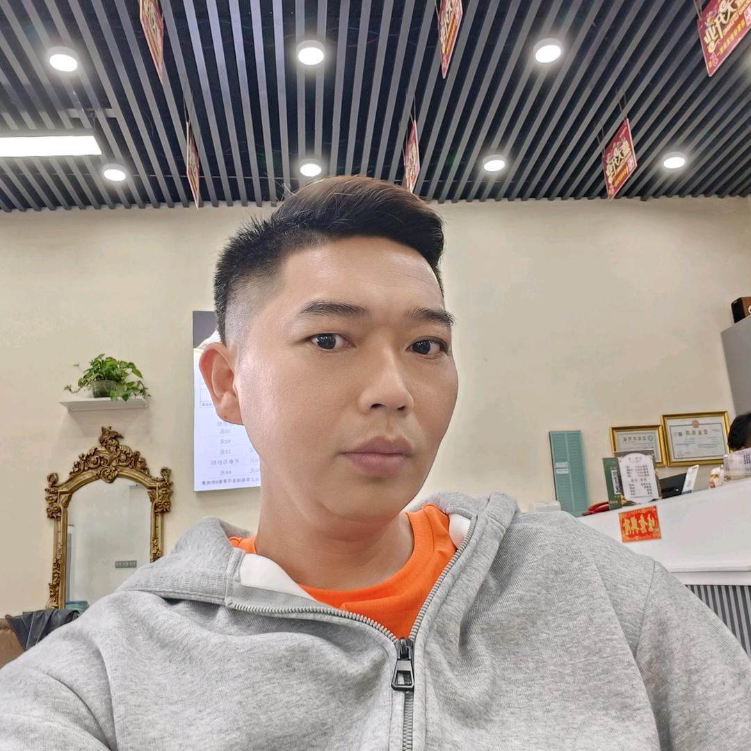 在灵竹开农资店的-锐哥