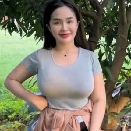 龙华储祥荟服装店