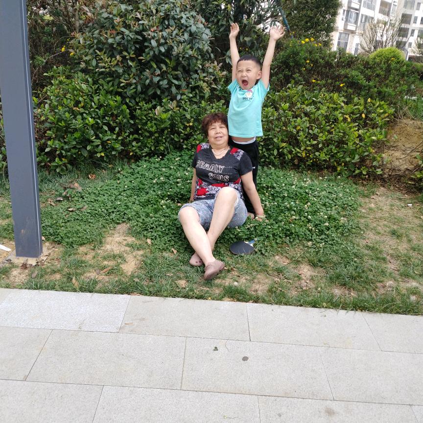 没学历，开大巴😂😂