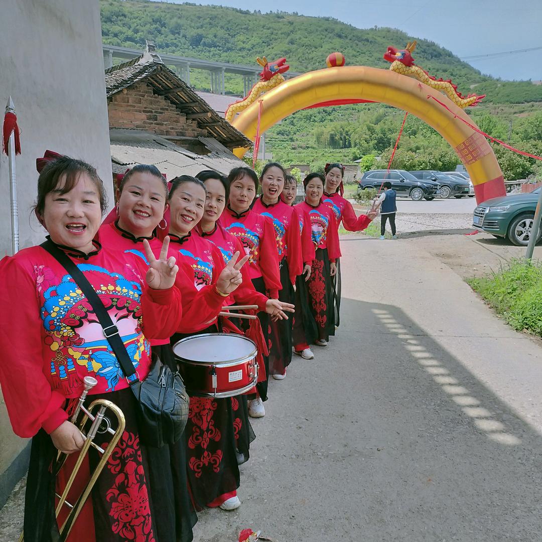 梅山大峡谷杨洪岩女子艺术团