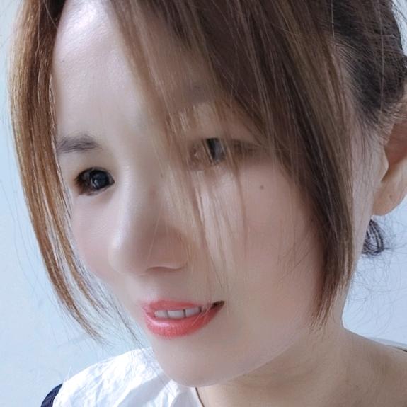 会笑的眼睛真美