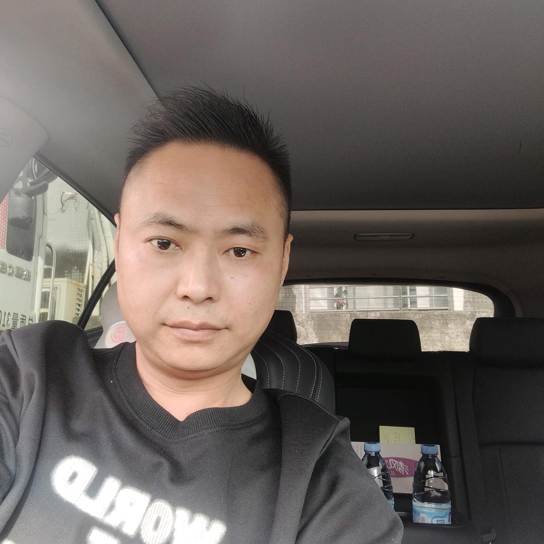 田埂上的狗尾草