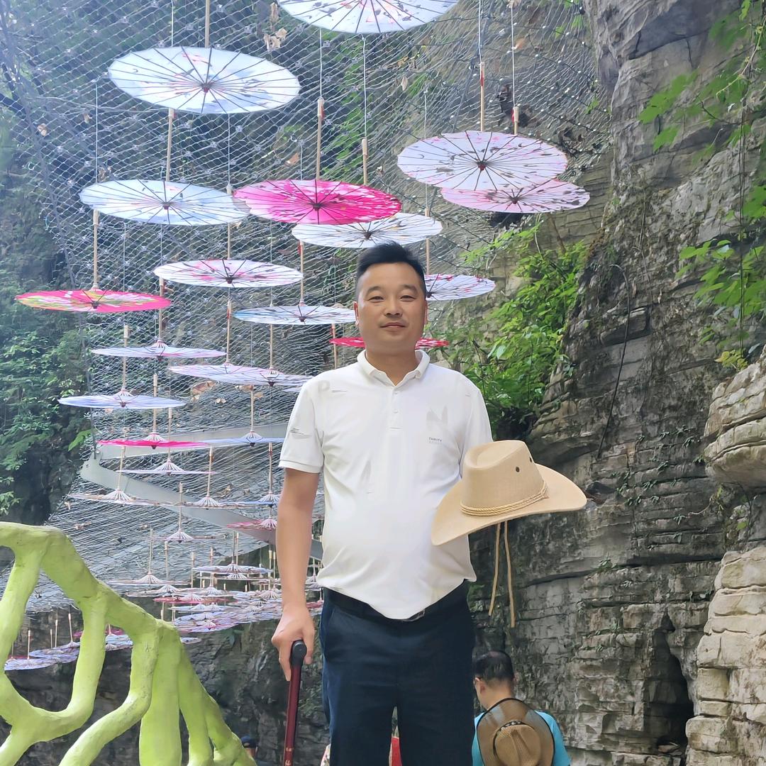 瓷砖老罗