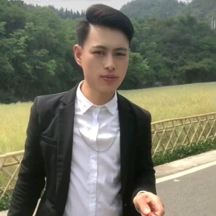 小伟伟《努力前行》