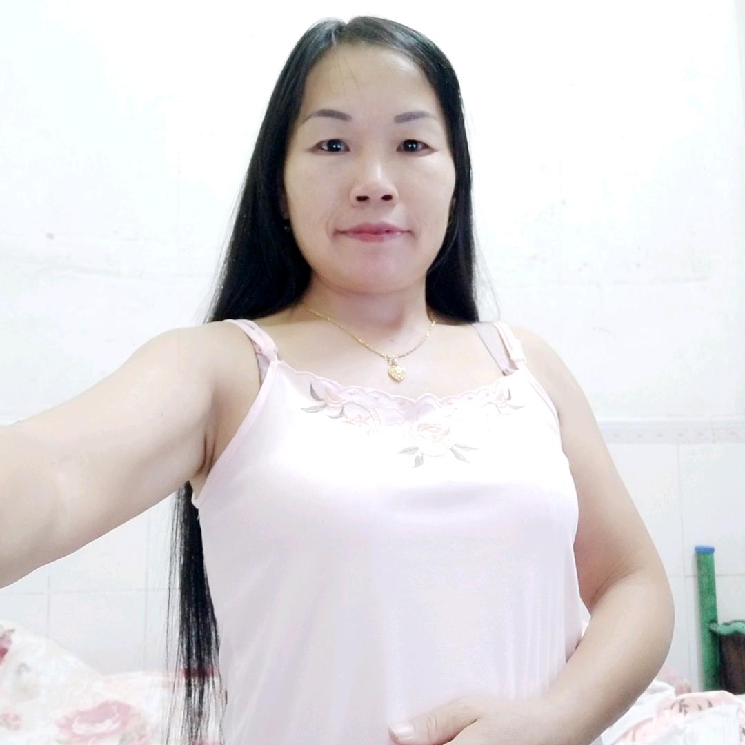 苦妹子(唱歌聊天主播)开播不定时
