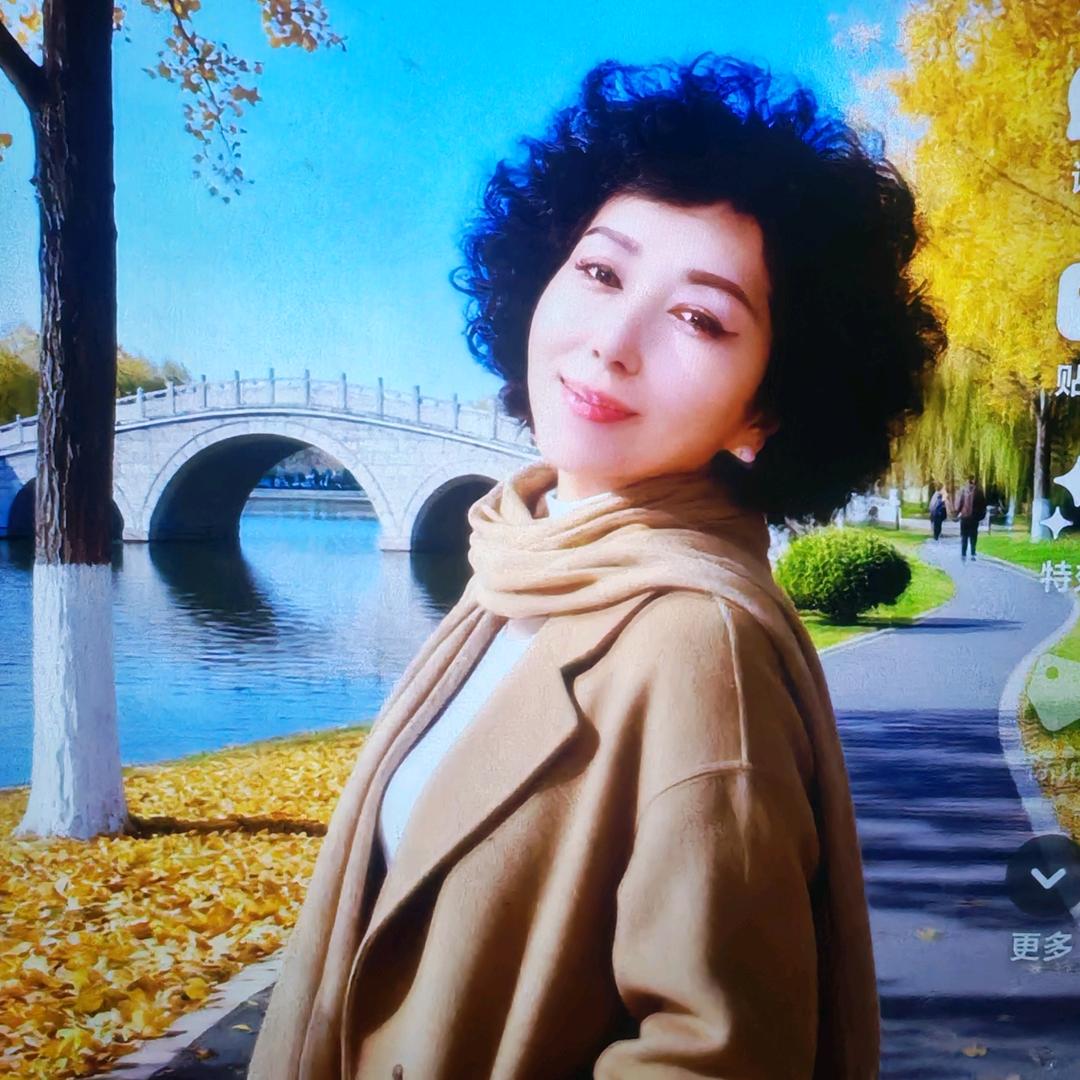 云朵朵（己关注你）