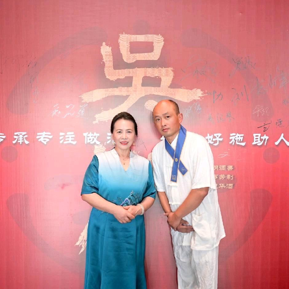 四好酒业龙哥