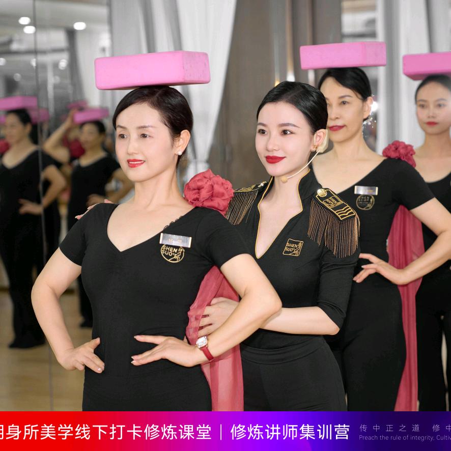 杨萍