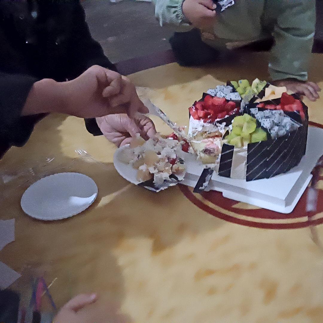 4351