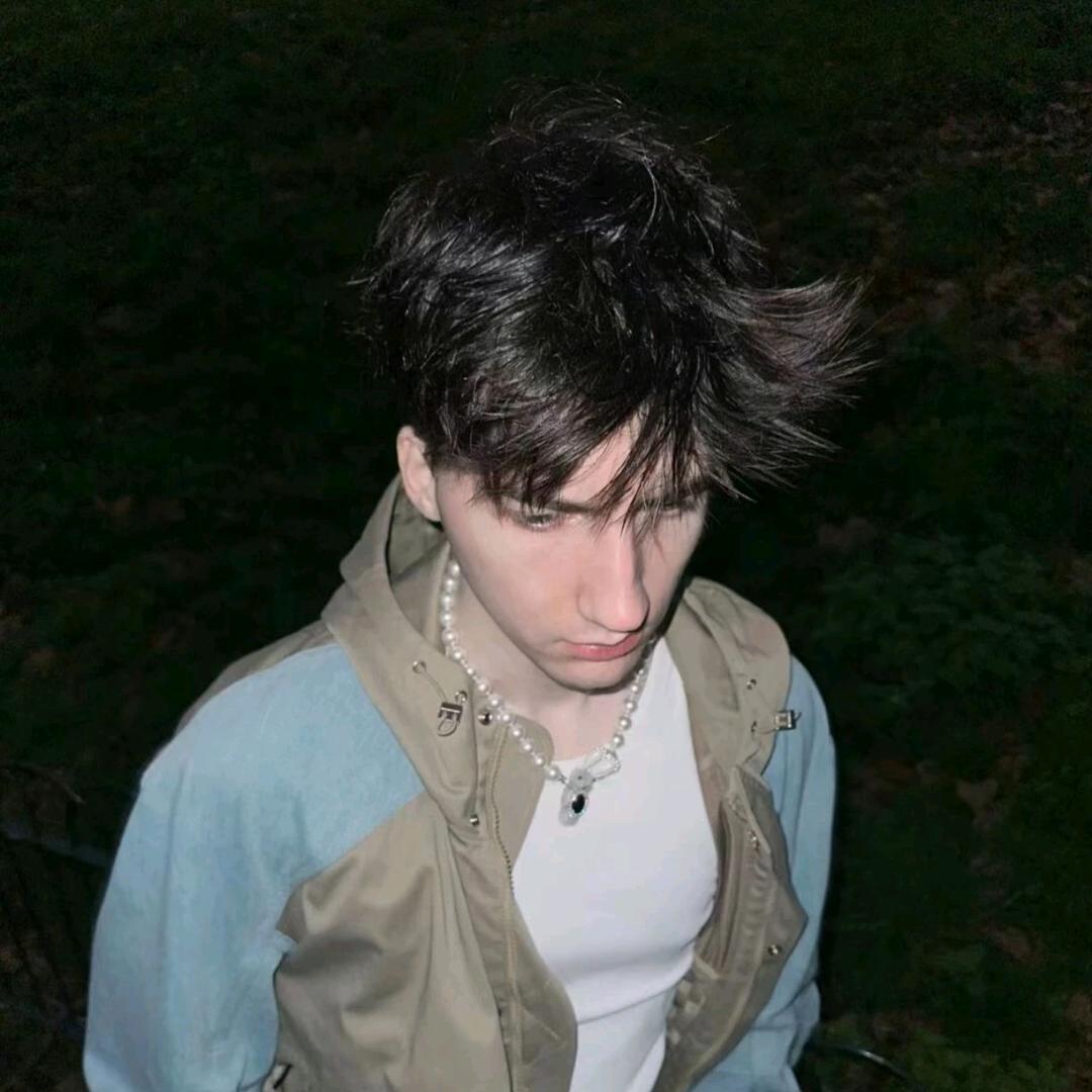 四分之三个杨策