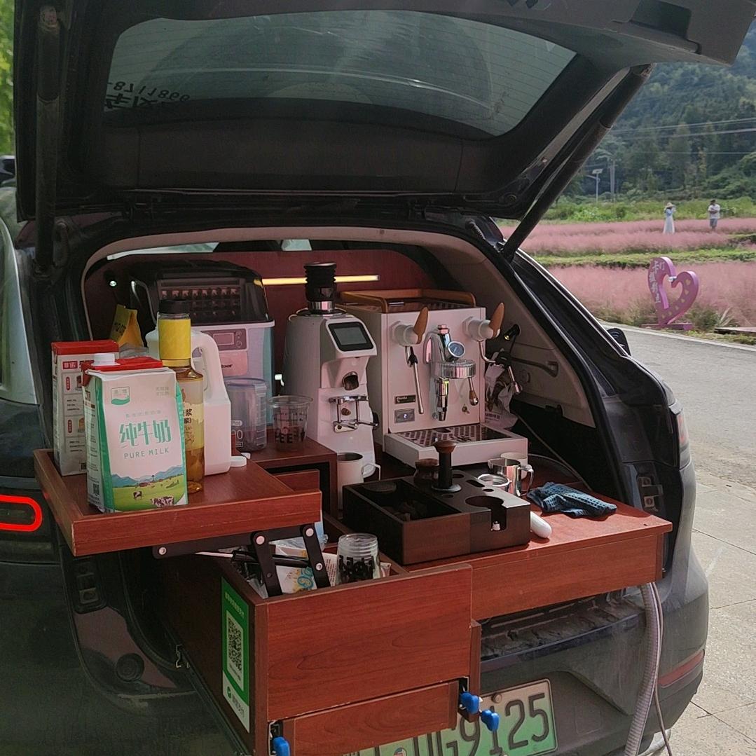 企鹅咖啡车