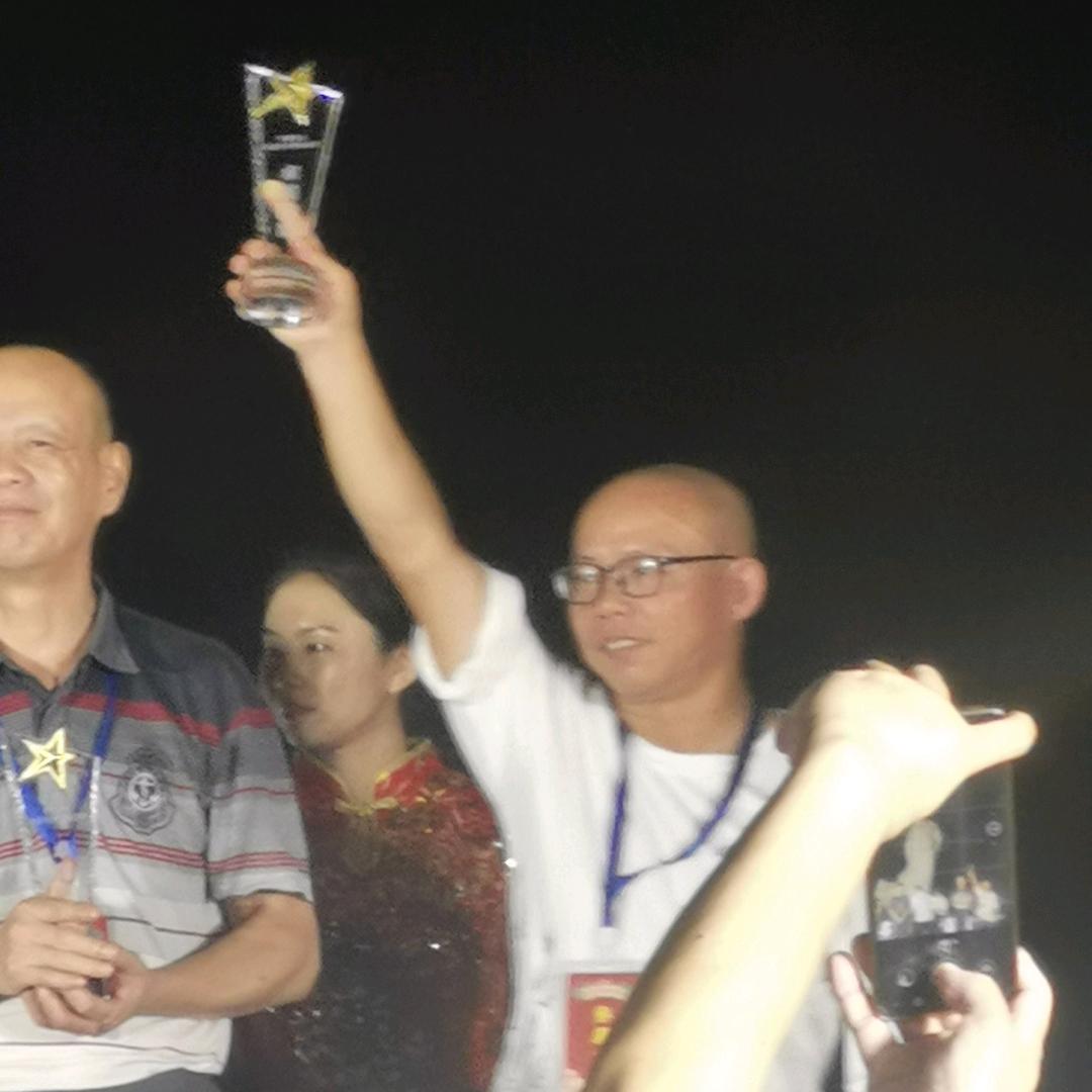 舒不同 大别英山蜂王