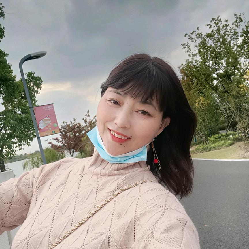 我是红姐《卖炸串的小姐姐》