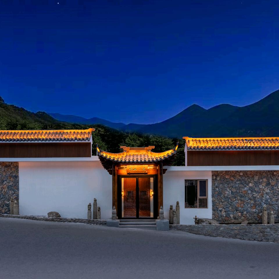 五台山傍山小院